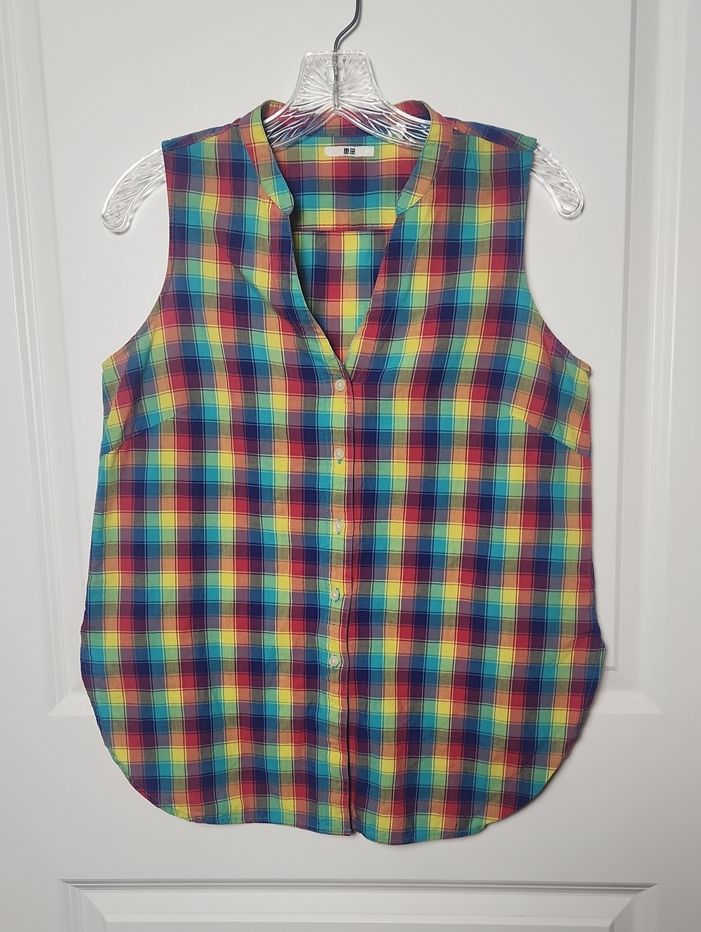 Uniqlo Rainbow Plaid Sleeveless Button-Up Top Size Medium